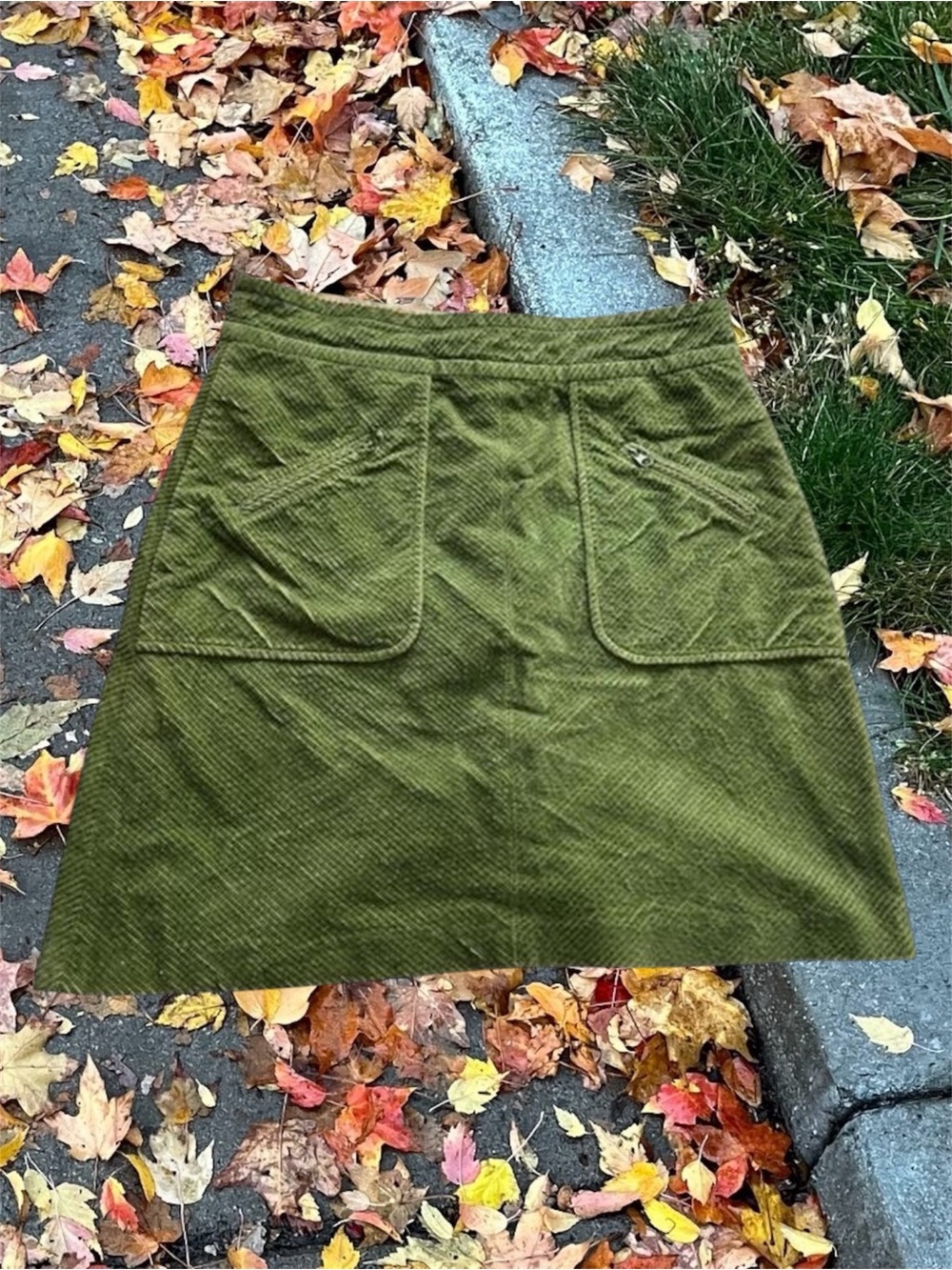 🍁🍂💚 2000s vintage anthropologie elevenses green corduroy statement pocket skirt